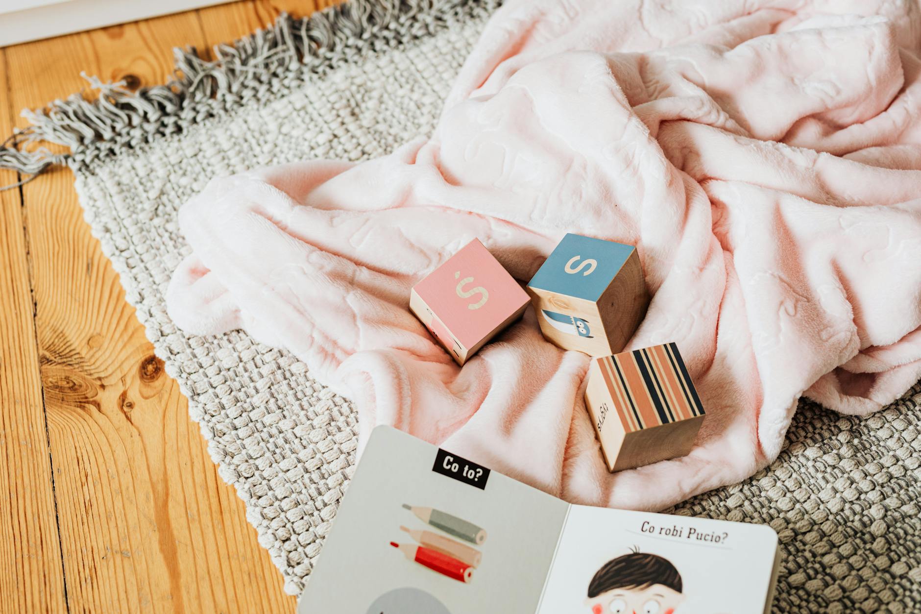 Bebeklerde Zihinsel Gelişim Nasıl Desteklenir? Kapsamlı Gelişim Rehberi