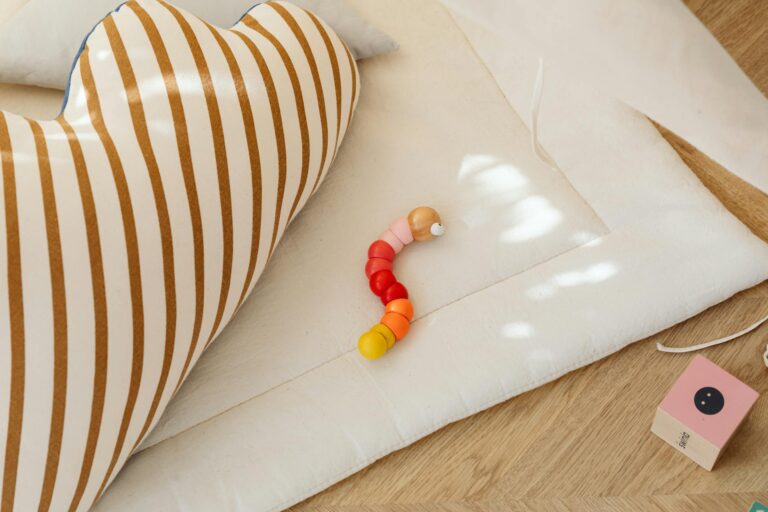 Evde Bebek Oyun Önerileri: Bebeklerin Gelişimini Destekleyen Eğlenceli ve Eğitici Aktiviteler